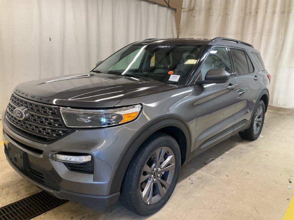 Used 2021 Ford Explorer XLT w/ Equipment Group 202A AWD/4WD image 4