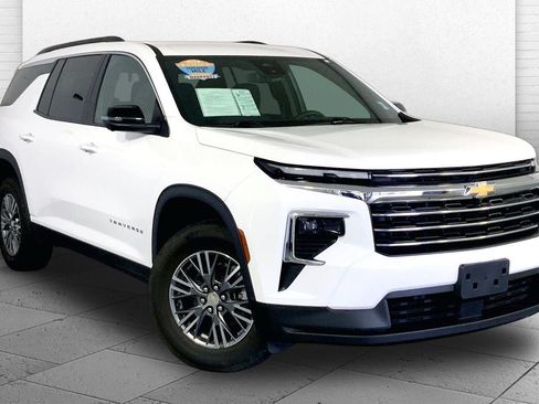 Used 2024 Chevrolet Traverse LT AWD/4WD image 1