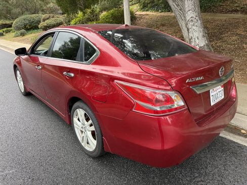 Used 2013 Nissan Altima 3.5 SV FWD image 3