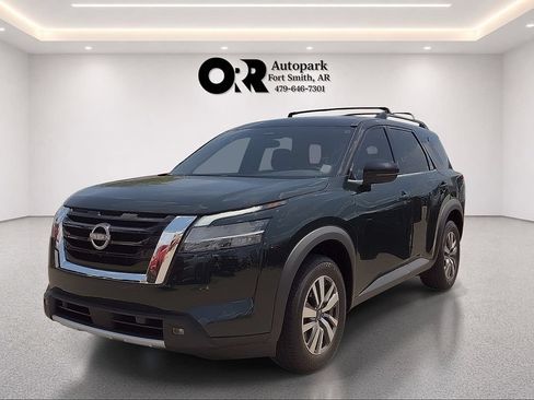 Used 2023 Nissan Pathfinder SL FWD image 2