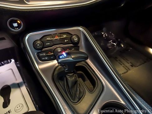 Used 2019 Dodge Challenger SXT image 18