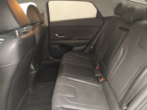 Used 2021 Hyundai Elantra Limited image 18