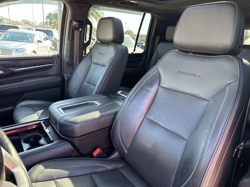 Used 2022 GMC Yukon XL Denali image 18
