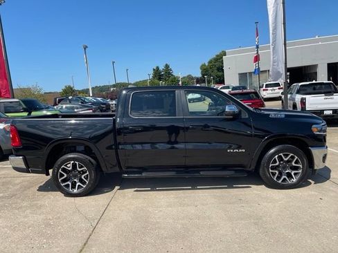 Used 2025 RAM 1500 Laramie AWD/4WD image 7