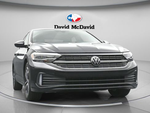 Used 2024 Volkswagen Jetta Sport FWD image 29