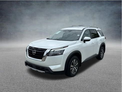 Used 2025 Nissan Pathfinder SL AWD/4WD image 3