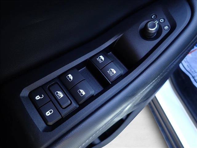 Used 2024 Jeep Grand Cherokee L Laredo AWD/4WD image 17