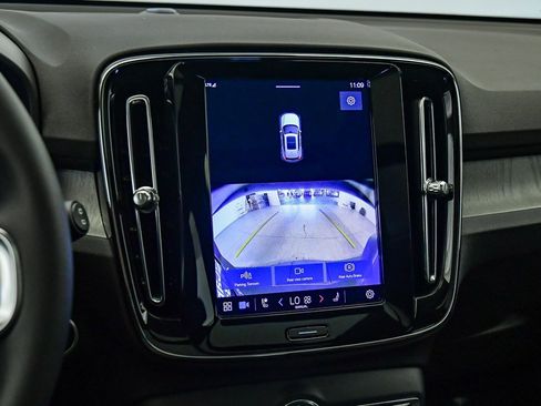 Certified 2025 Volvo XC40 B5 Core w/ Protection Package Premier image 25