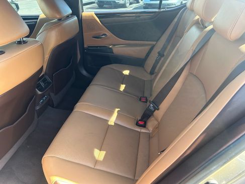 Used 2021 Lexus ES 300h w/ Premium Package FWD image 18