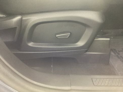 Used 2020 Ford Explorer XLT w/ Comfort Package AWD/4WD image 9