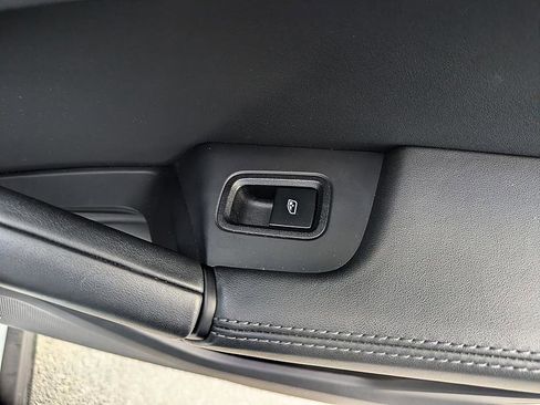 Used 2024 Porsche Cayenne image 38