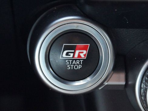 Used 2022 Toyota GR86 w/ ALL Weather Mat Package (TMS) RWD image 9