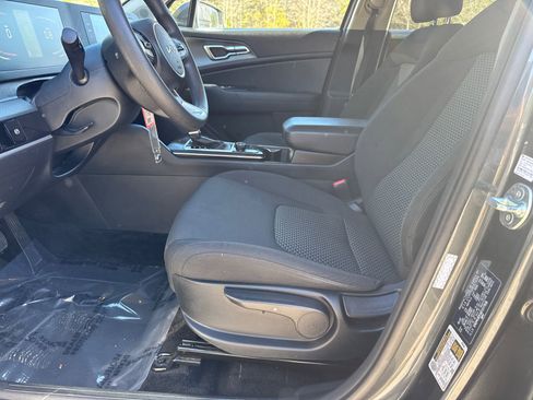 Used 2024 Kia Sportage LX image 9