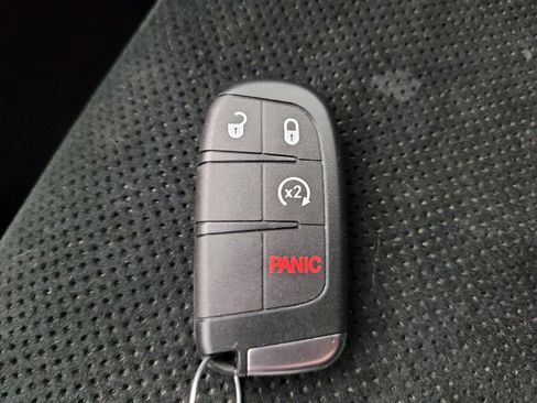 Used 2018 Jeep Grand Cherokee Altitude RWD image 32