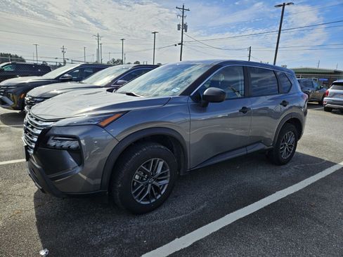 Used 2024 Nissan Rogue S image 3