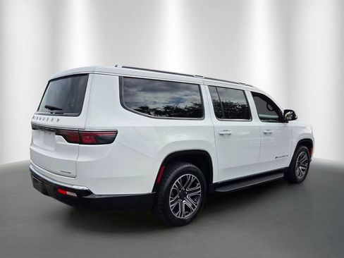 Used 2024 Jeep Wagoneer L Series II w/ Flexible Seating Group AWD/4WD image 5