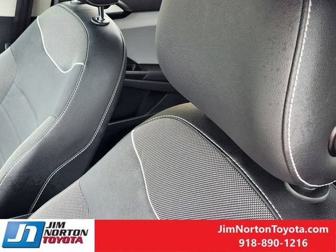 Used 2023 Volkswagen Taos SE w/ Panoramic Sunroof Package AWD/4WD image 16
