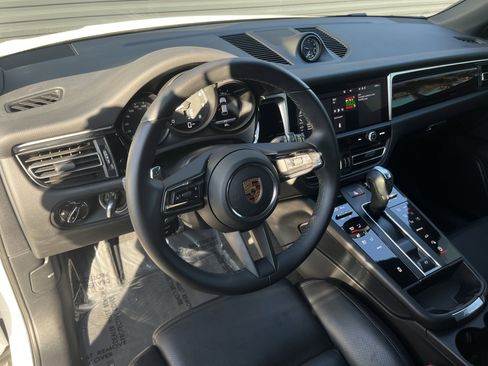 Certified 2022 Porsche Macan image 34