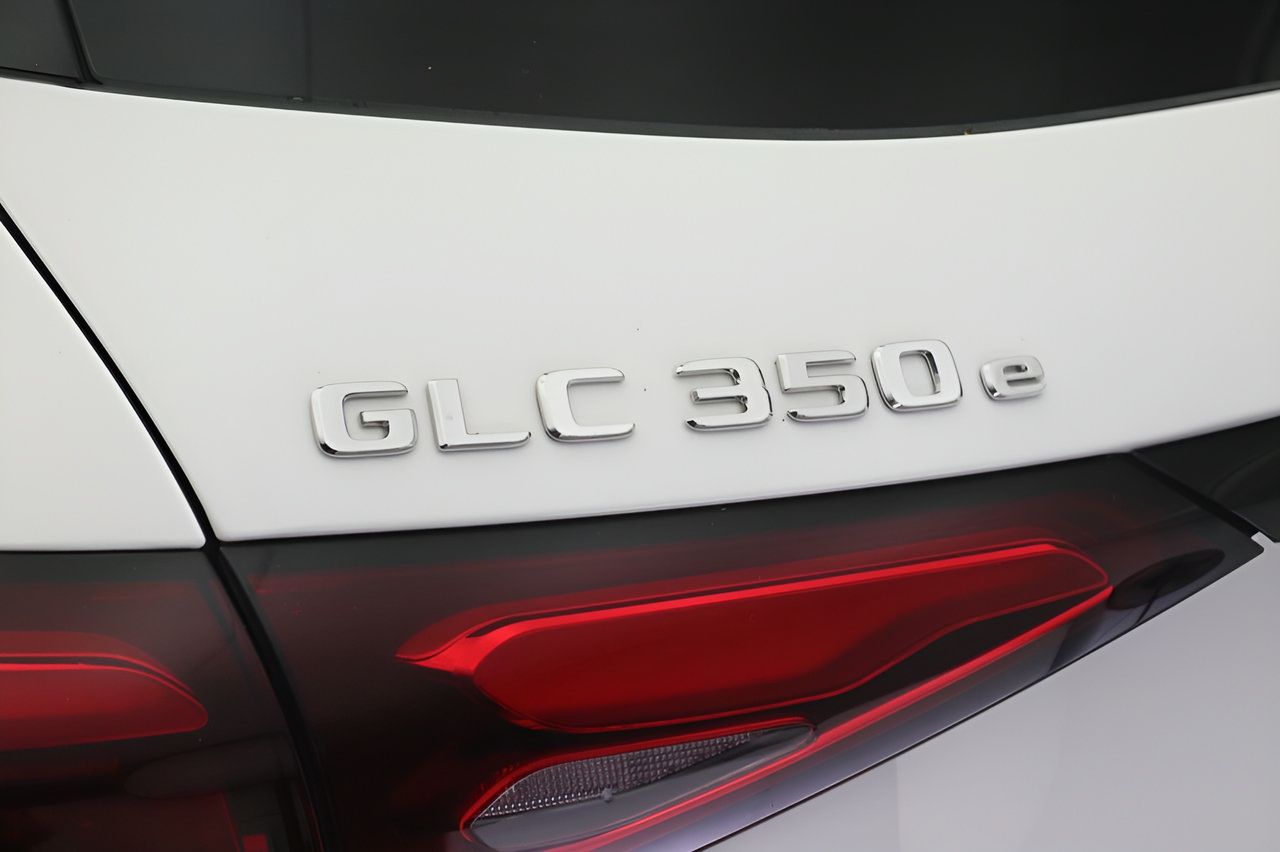 Used 2025 Mercedes-Benz GLC 350e 4MATIC image 19