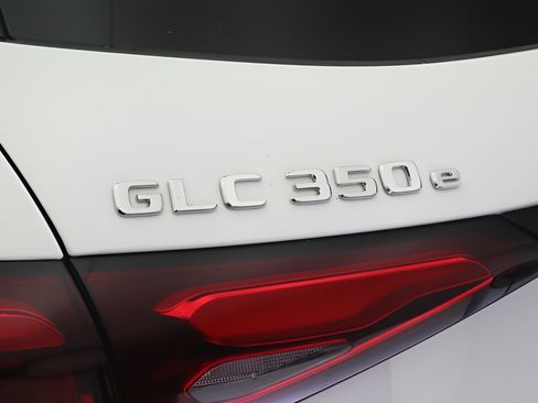 Used 2025 Mercedes-Benz GLC 350e 4MATIC image 19