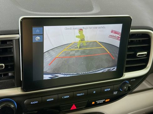 Certified 2023 Hyundai Venue SEL FWD image 6