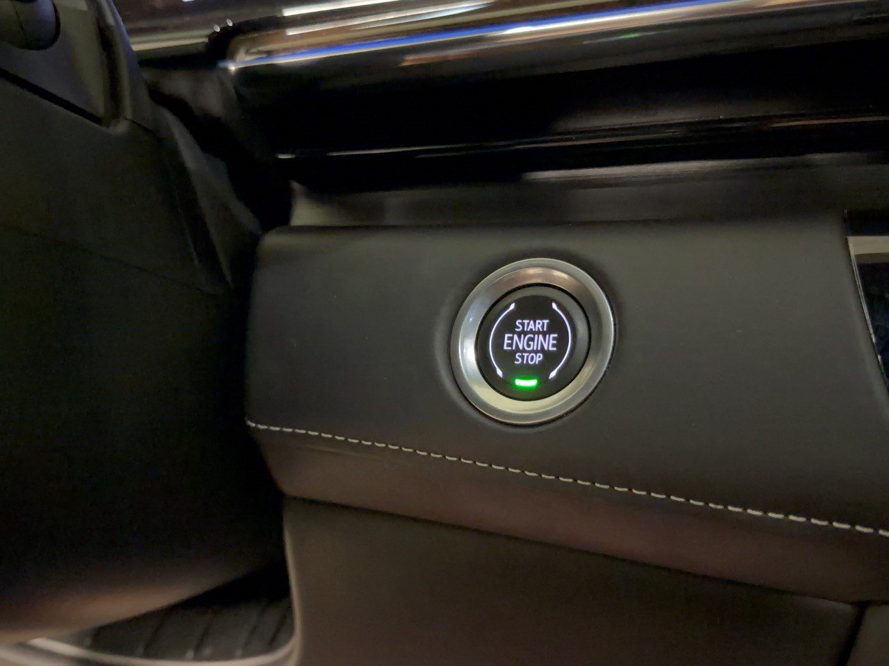 Certified 2023 Cadillac Escalade Sport Platinum w/ LPO, ONYX Package AWD/4WD image 20