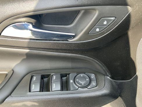 Used 2023 Chevrolet Equinox LT FWD image 22