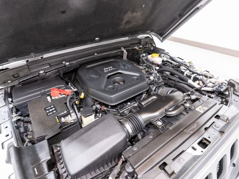 Used 2020 Jeep Wrangler Unlimited Sahara AWD/4WD image 33