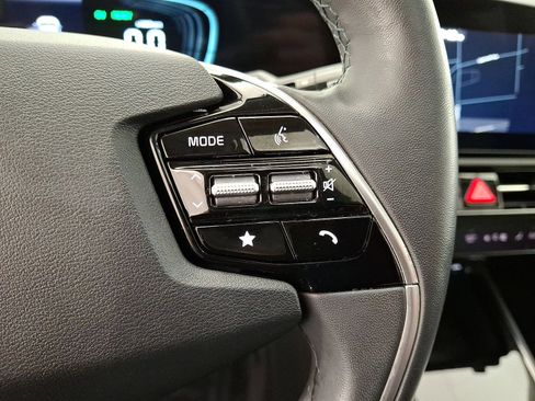 Used 2023 Kia Niro SX Touring image 18