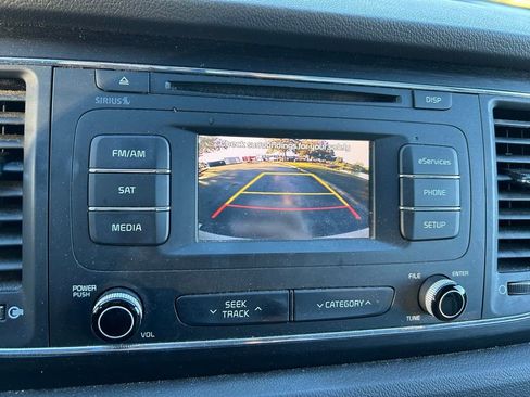 Used 2016 Kia Sedona LX w/ LX Convenience Package image 26