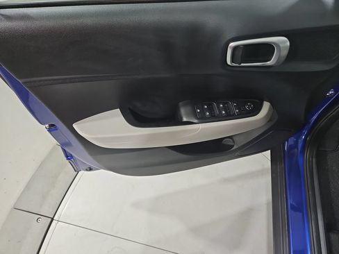 Certified 2025 Hyundai Venue SEL FWD image 12