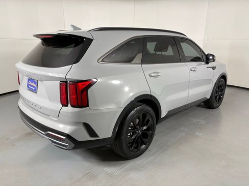 Used 2022 Kia Sorento SX image 8