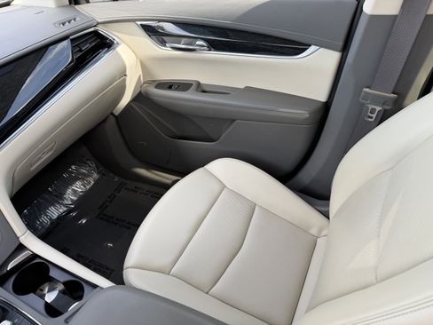 Certified 2022 Cadillac XT6 Premium Luxury w/ LPO, Floor Liner Package image 16