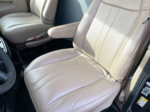 Used 2024 Chevrolet Express 2500 w/ Driver Convenience Package image 17