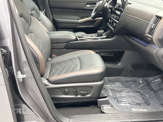 Used 2023 Nissan Pathfinder Platinum AWD/4WD image 17