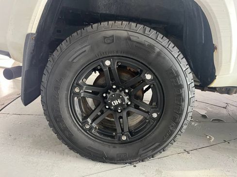 Used 2016 Toyota Tacoma SR5 AWD/4WD image 14