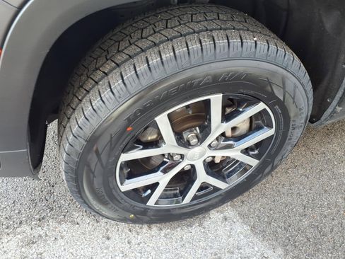 Used 2024 Jeep Grand Cherokee L Limited w/ Luxury Tech Group II image 6