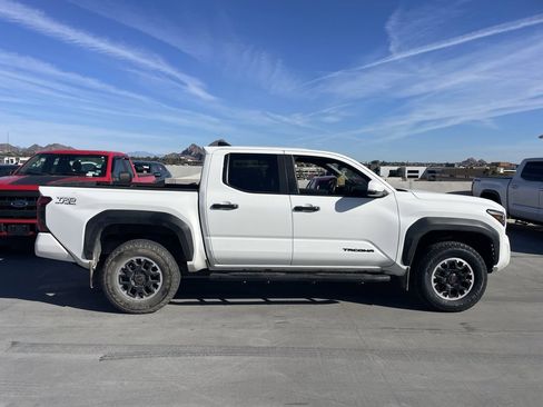 Used 2024 Toyota Tacoma TRD Off-Road image 3