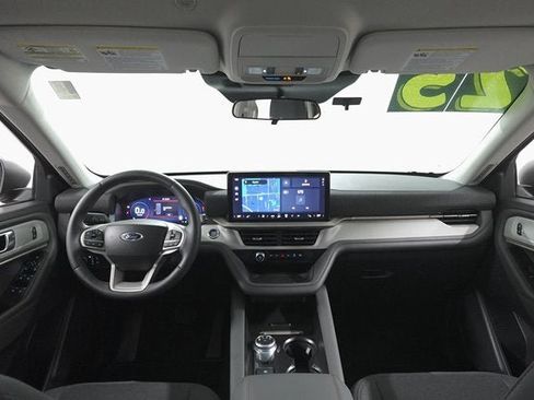 Used 2025 Ford Explorer Active image 6