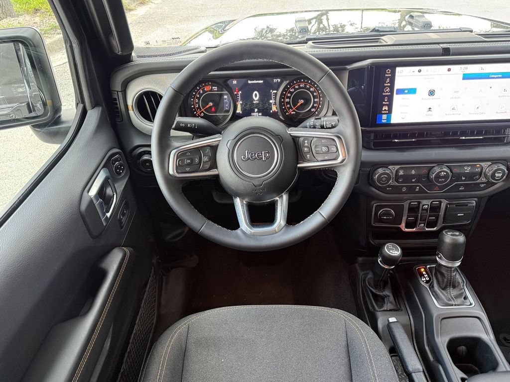 Used 2026 Jeep Wrangler Unlimited Sahara AWD/4WD image 15