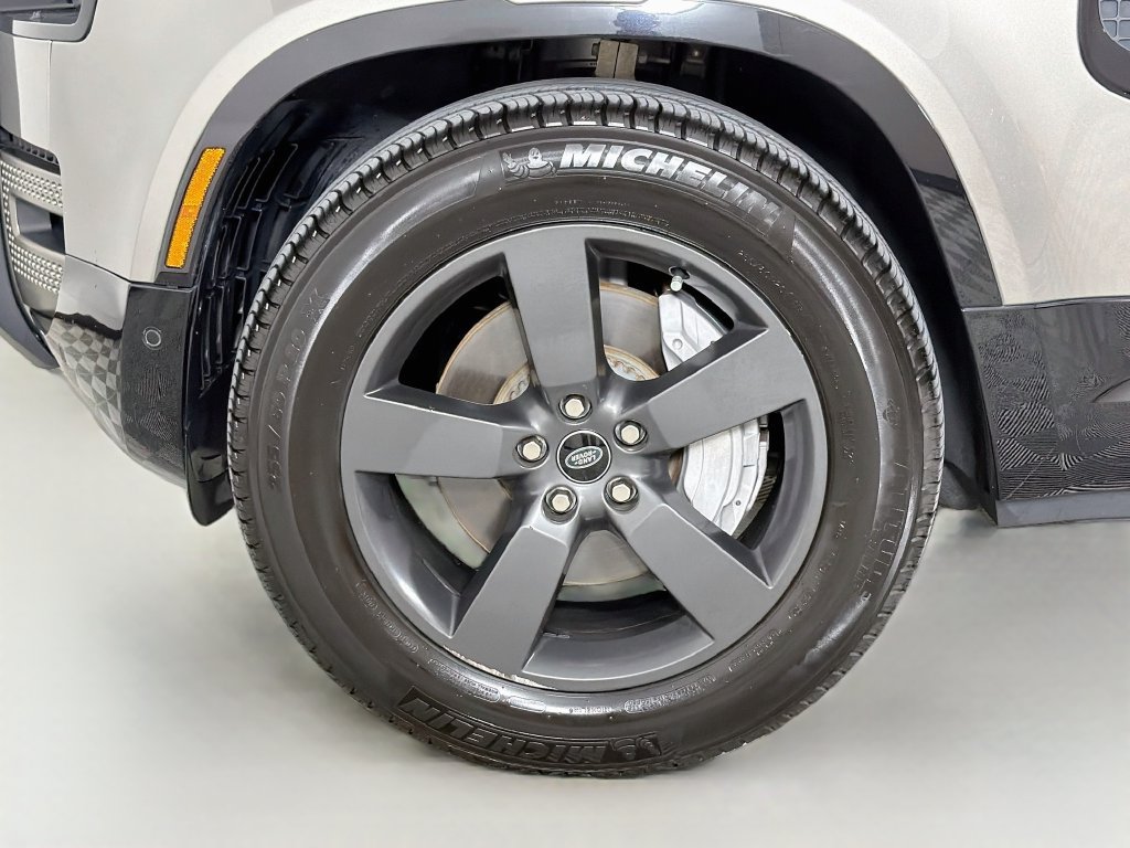 Used 2022 Land Rover Defender 90 X-Dynamic S AWD/4WD image 32