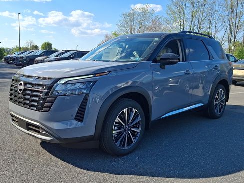 New 2026 Nissan Pathfinder Platinum AWD/4WD image 2