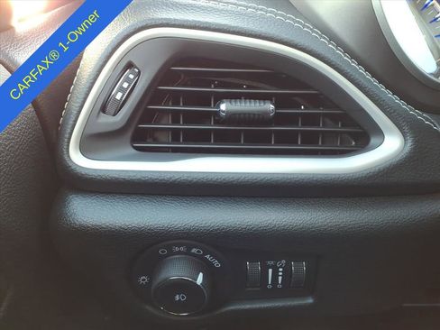 Used 2026 Chrysler Pacifica Select image 29