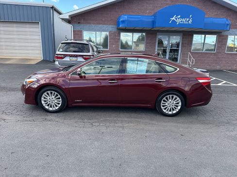 Used 2015 Toyota Avalon Limited image 3