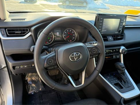 Used 2021 Toyota RAV4 XLE w/ Convenience Package image 13