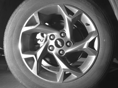 Used 2025 Chevrolet Trax LT FWD image 15