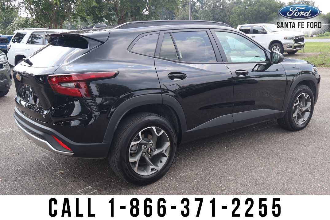 Used 2025 Chevrolet Trax LT w/ LT Convenience Package FWD image 6