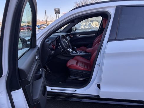 Certified 2024 Alfa Romeo Stelvio Veloce image 14