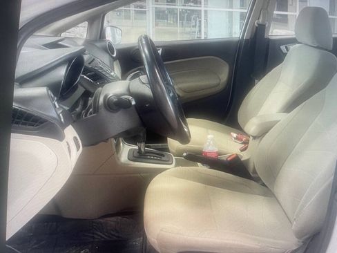 Used 2015 Ford Fiesta SE FWD image 6