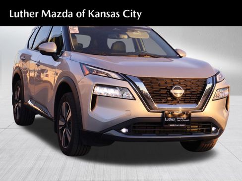 Used 2022 Nissan Rogue SL image 1